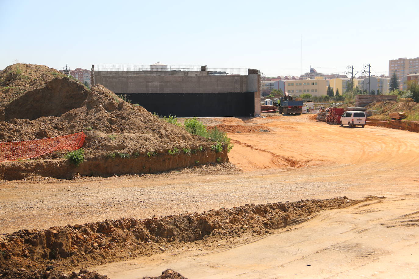 Obras de construcción del paso elevando entre San Andrés y la rotonda del Hospital San Juan de Dios