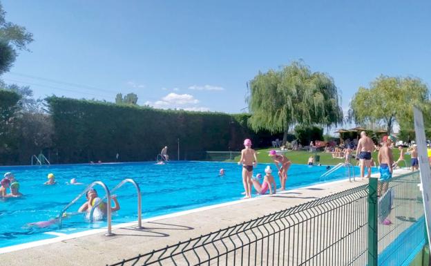 leonoticias.tv | 'Chapuzón' en las piscinas de La Virgen del Camino