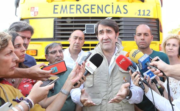 Suárez-Quiñones confirma la estabilización del incendio de La Granja y confía en su control en las próximas horas
