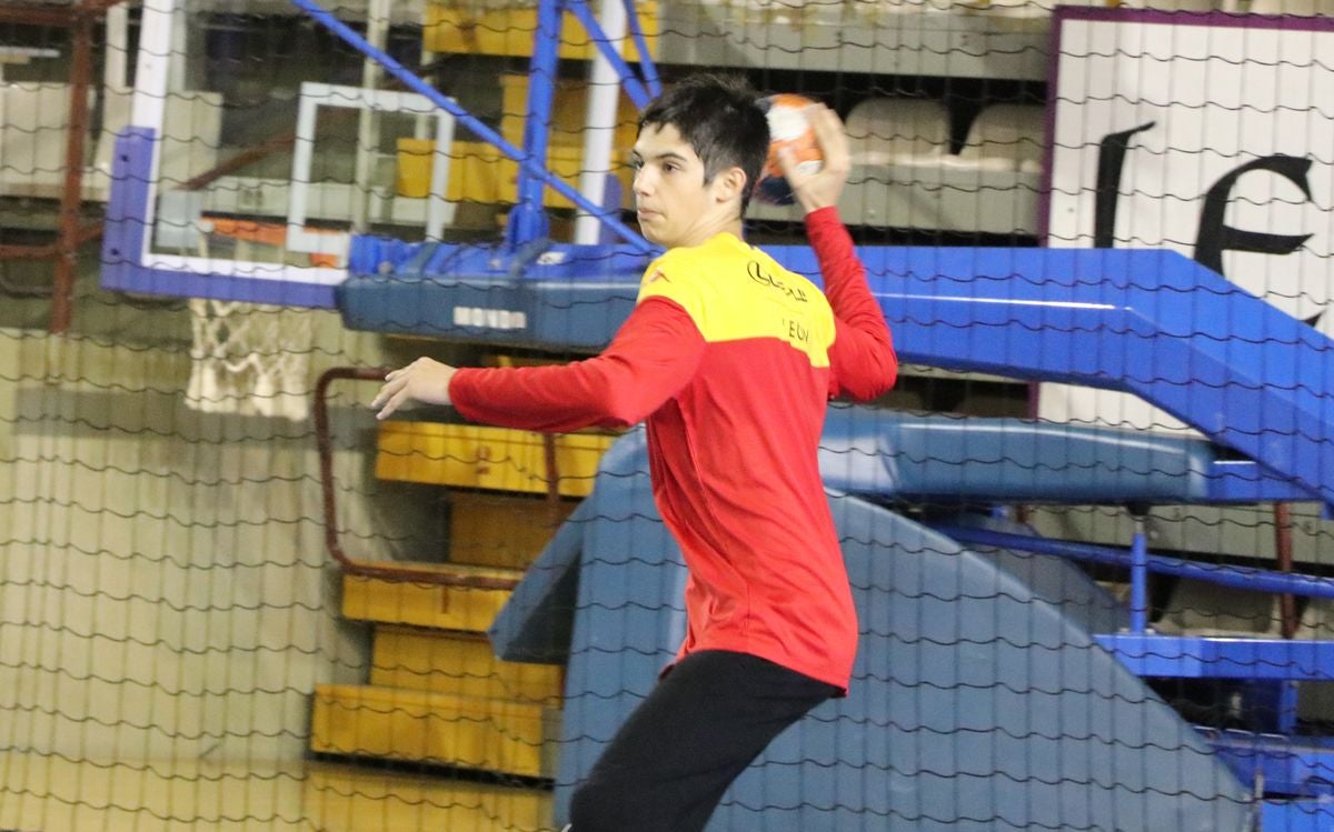 Manolo Cadenas ya entrena al Abanca Ademar