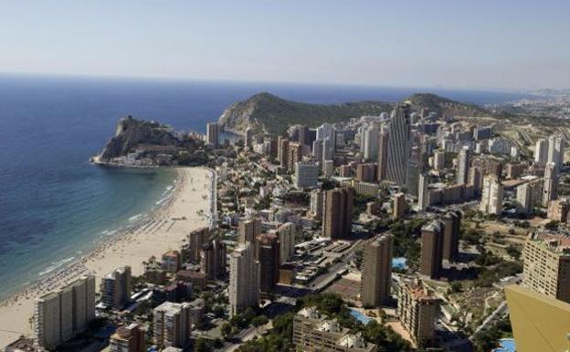 Detenidos cinco franceses por una agresión grupal a una mujer noruega en Benidorm