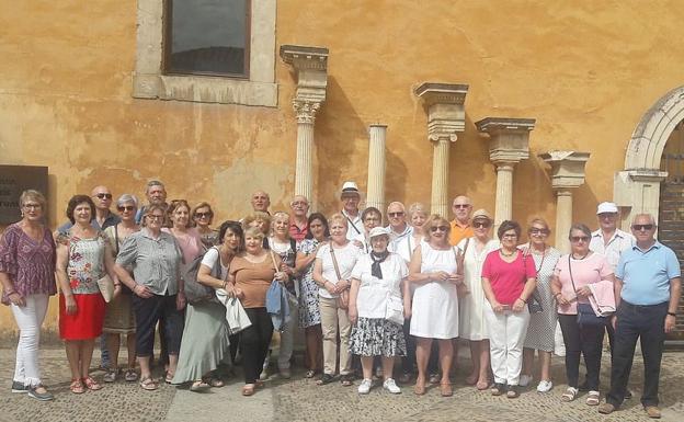 Cerca de 300 mayores del municipio participan en las excursiones de verano de la Unidad de Atención Social