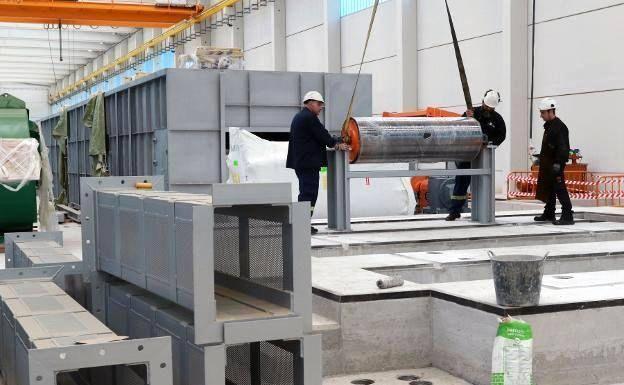 La producción industrial en Castilla y León baja en junio un 0,9%, por debajo del descenso del 1,8% en España