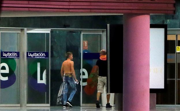 Prisión para tres de los jóvenes acusados de agresión grupal de Benidorm