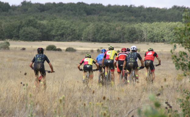 Óscar Reguera y María Fernández se llevan la victoria en el BTT Santamar