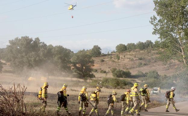 La ausencia de dos 'peones mangueristas' retrasó durante una hora la extinción del incendio de Villaquilambre