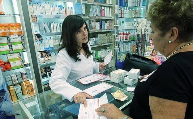 Los farmacéuticos leoneses aprueban no expedir medicamentos sin receta pese a la presión de los usuarios