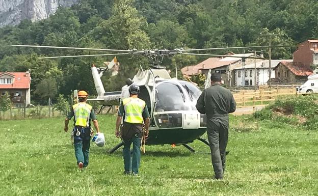 Greim y el helicóptero de la Guardia Civil rescatan a una mujer herida en Picos de Europa