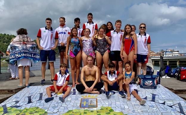 Club Natación León brilla en Ribadesella