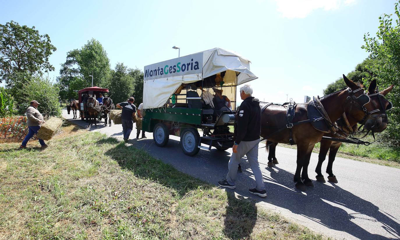 Peregrinos en diligencia a su paso por Ponferrada