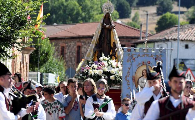 La tradición y la devoción inundan Robles de la Valcueva con la Romería de Boinas