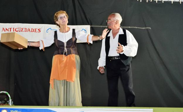 La Plaza de Mayor de Villaquejida se llena para ver el teatro de Jándala