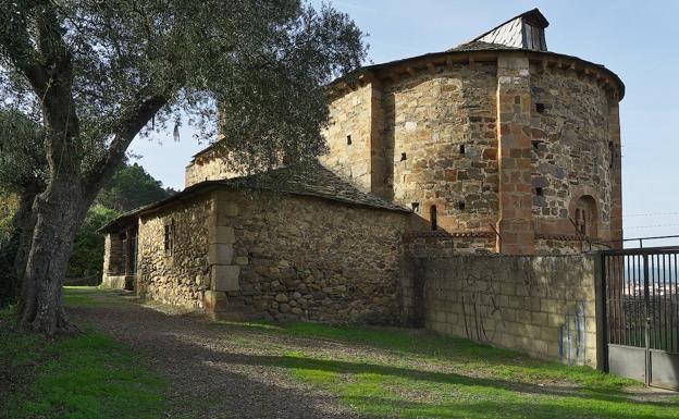 El Ayuntamiento de Ponferrada compromete la restauración de la iglesia de Santa María de Vizbayo de Otero