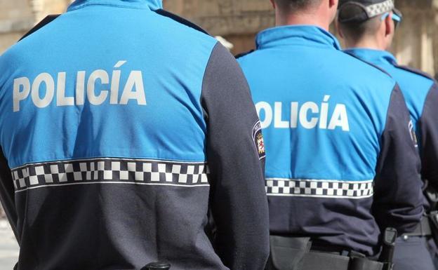 La Policía Local detiene a un hombre que intentó robar en un supermercado y agredió a dos empleados