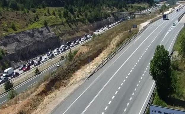 El vuelco de una autocaravana en Burgos deja una herida leve y provoca retenciones en la AP-1