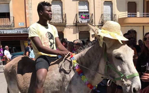 Veneros se hace con el primer puesto en la Carrera de Burros de Boñar