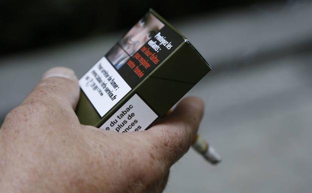 La OMS pide prohibir el tabaco y su publicidad en exposiciones y conferencias