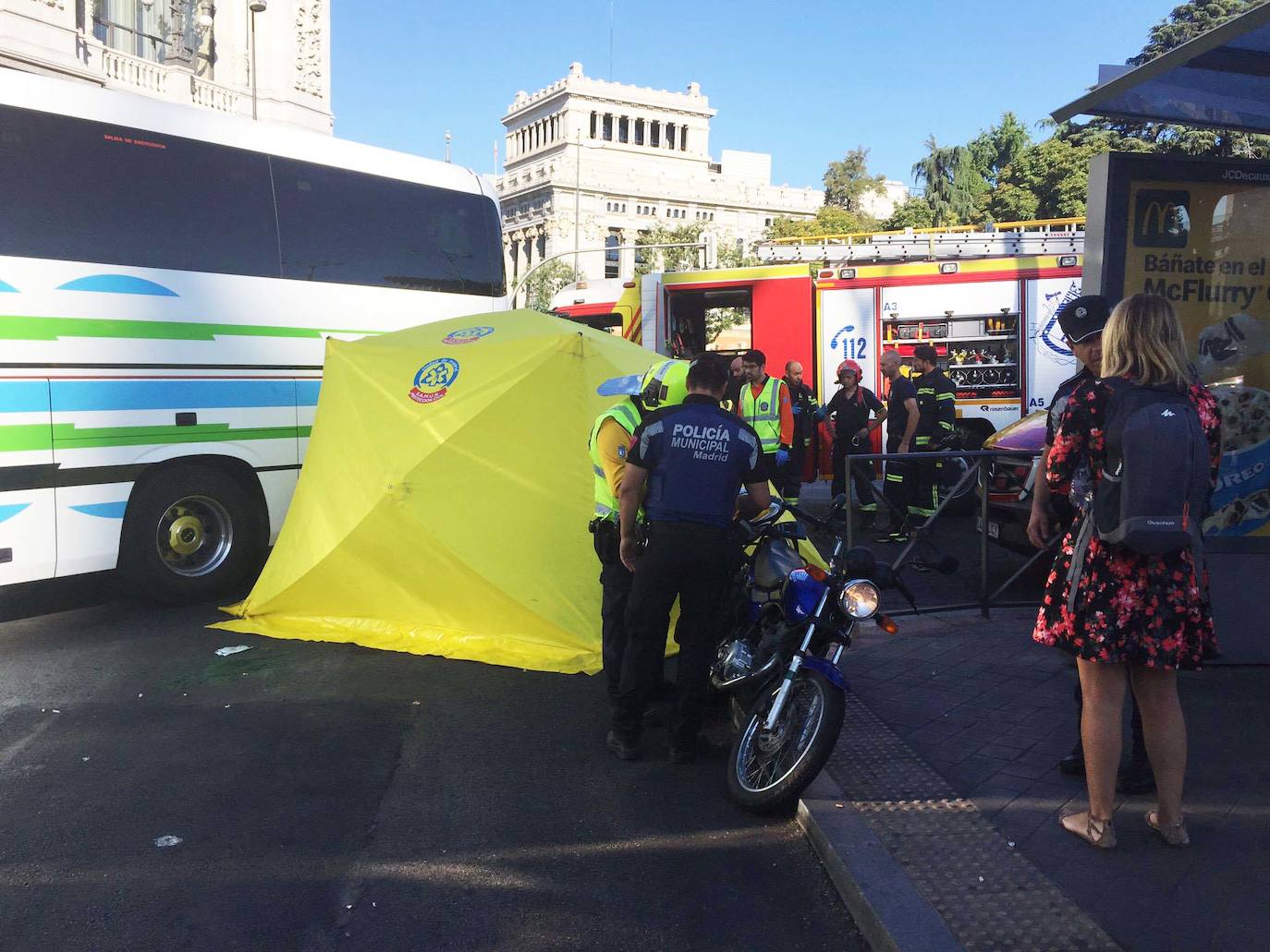 El Samur interviene en el accidente de Cibeles