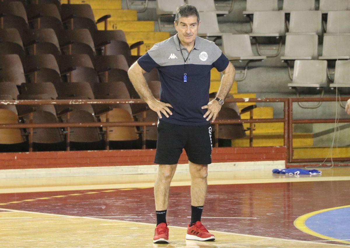 Cadenas: «Estos amistosos nos dejan claro que necesitamos fichar un central»