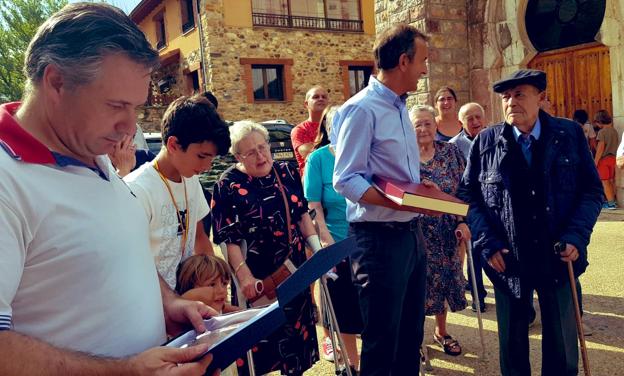 La Diputación reconoce la promoción del bolo leonés de Victoriano de la Puente