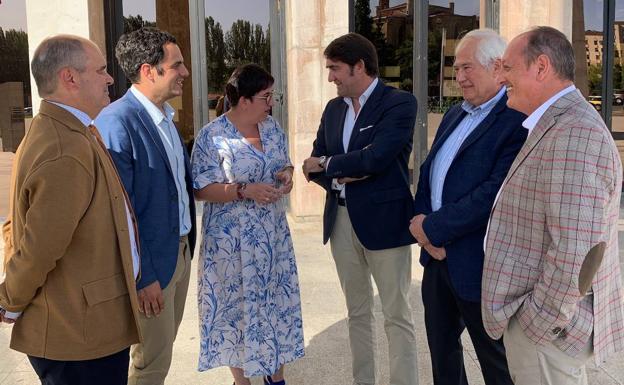 Suárez-Quiñones se compromete a impulsar el ARU de Pinilla y a financiar la línea de transporte hasta Ferral