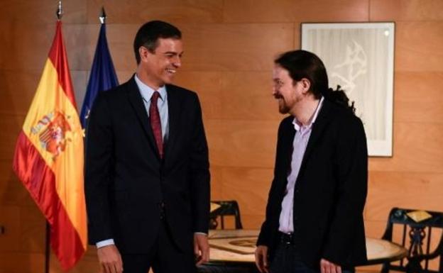 El PSOE tienta a Podemos al incluir propuestas suyas en la oferta de pacto programático