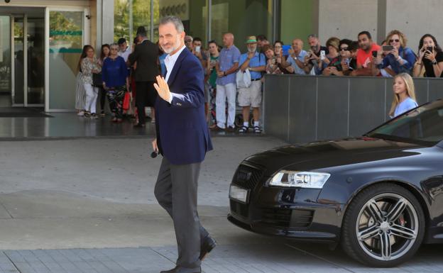 El Rey y la infanta Sofía visitan a don Juan Carlos en el hospital