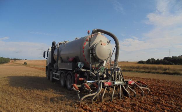 Las granjas generan purines para abonar el 20% de la superficie cultivable de la comunidad