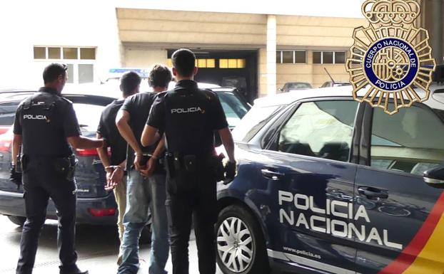 Dos detenidos tras romper una ventana y colarse en el interior de una vivienda de Salamanca