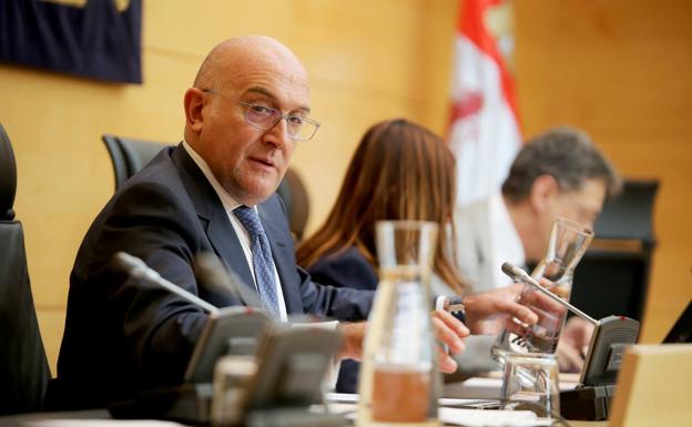 Carnero aboga por un medio rural «apetecible» que incorpore esta legislatura a 3.500 jóvenes y un 30% más de mujeres