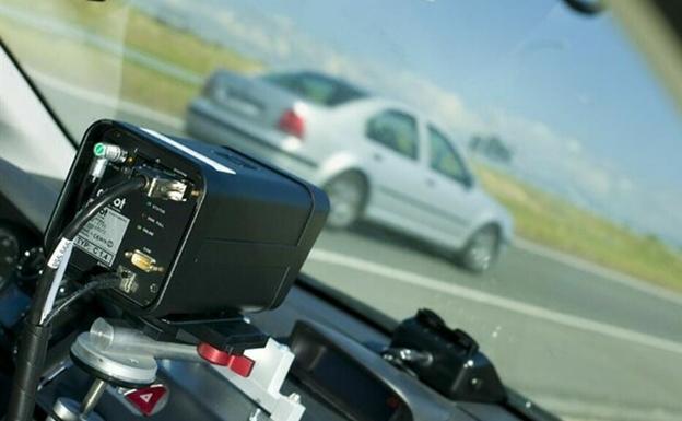 Cazan a un joven de 21 años a 215 kilómetros en una vía con velocidad limitada a 120