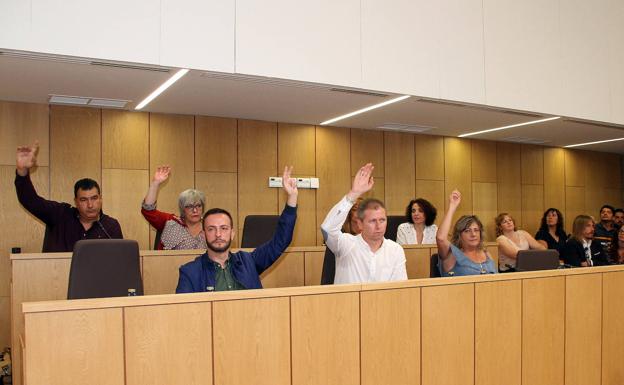 El pleno de Villaquilambre rechaza municipalizar los servicios de limpieza y recogida de basura