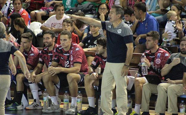 Cadenas: «Hemos estado erráticos en defensa y hemos perdido el norte en ataque»