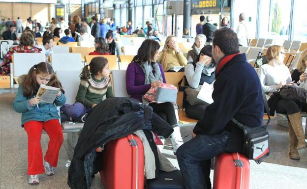 Los controladores aéreos indemnizan a viajeros vallisoletanos por la huelga de 2010