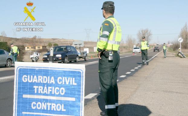 Investigan al conductor de un camión en León que superaba ocho veces la tasa de alcoholemia permitida