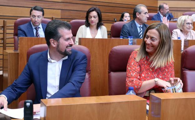 El PSOE acusa a la consejera de Sanidad de asumir el «corta y pega de privatizaciones» del PP