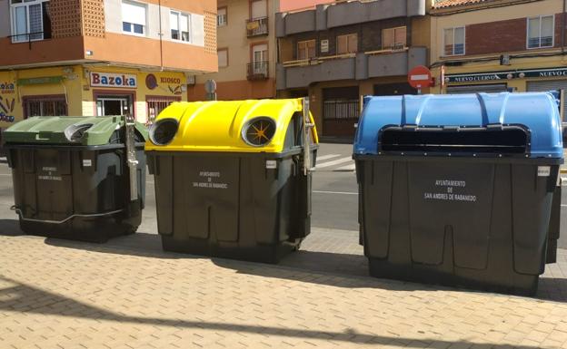 San Andrés instala los nuevos contenedores mientras prepara la inminente licitación de ochenta unidades más