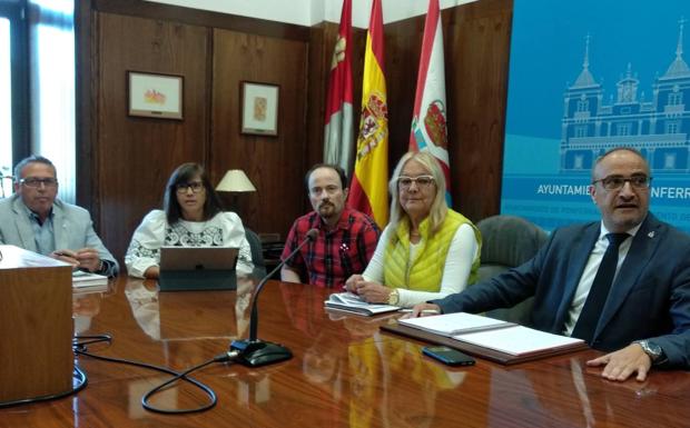 Ponferrada habilitará aparcamientos alternativos en Gómez Núñez y valora cambiar el sentido del vial para que dé entrada al centro