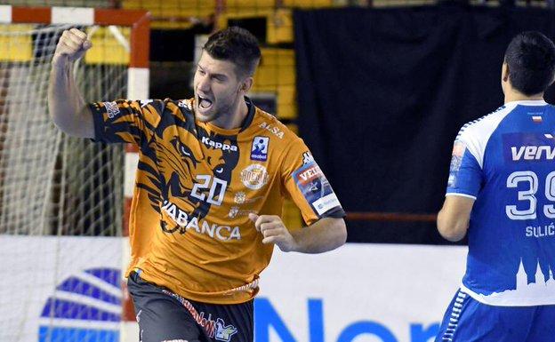 Mosic, operado con éxito, estará dos meses de baja