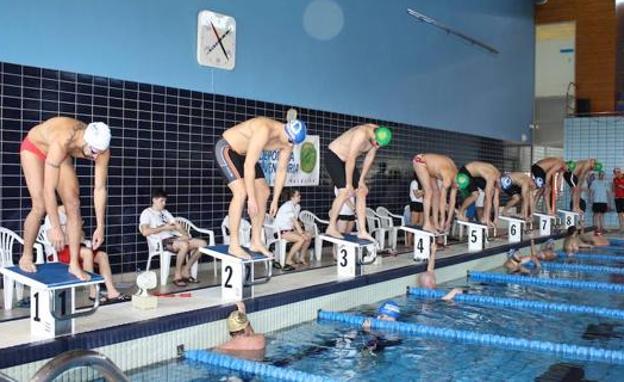 El Ayuntamiento de León oferta más de 2.000 plazas en cursos de natación para todas las edades