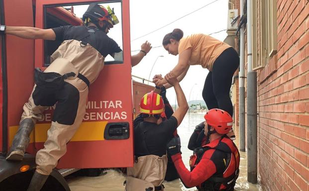 El batallón leonés de la UME trabaja en devolver a Orihuela a la normalidad tras la gota fría