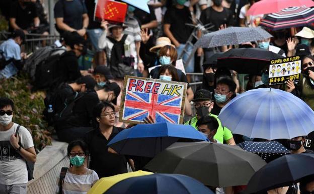 Violencia en Hong Kong, con gases lacrimógenos y cócteles molotov