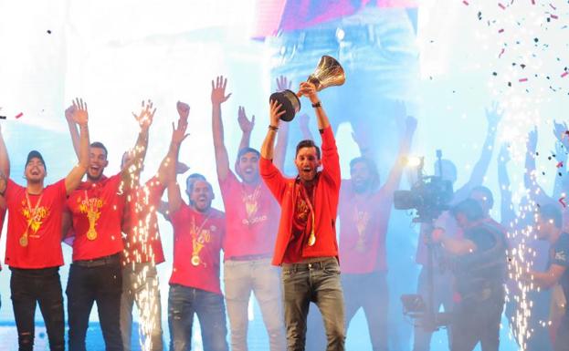 La selección española celebra a lo grande su segundo título mundial