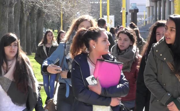 El 48% de los egresados de la ULE tiene un empleo, el 26% sigue estudiando, el 24 está en paro y solo el 2% emprende