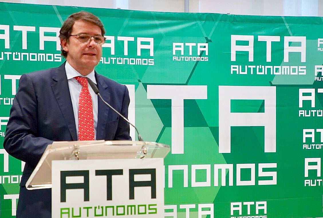 Mañueco anuncia mayores coberturas para autónomos y mejoras a los emprendedores