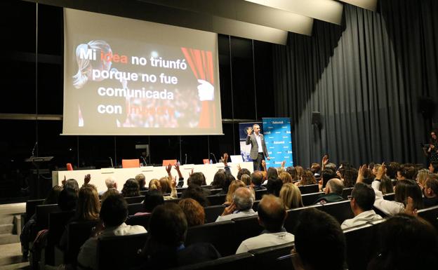 Éxito de participación en el primer acto público de Asele sobre comunicación y liderazgo