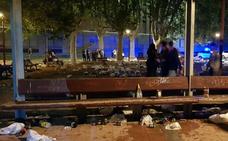 Desalojan a miles de jóvenes de un botellón en el entorno de Filosofía y Letras de Valladolid