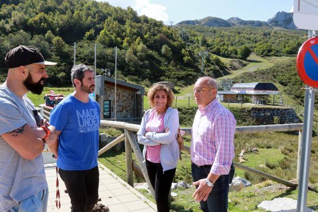 Asturias analizará la «opción» de la fusión de pistas de Fuentes y San Isidro