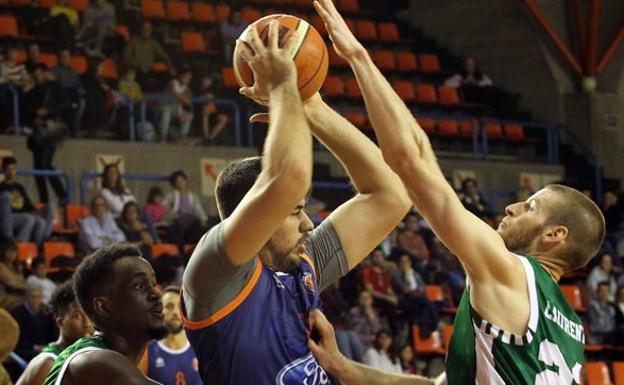 Ciudad de Ponferrada arranca con una cruel derrota