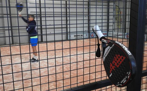 El Ayuntamiento de León oferta 180 plazas de pádel para este curso